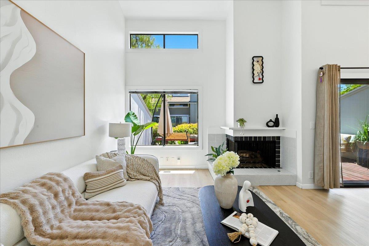 Detail Gallery Image 10 of 49 For 3383 Los Prados St, San Mateo,  CA 94403 - 2 Beds | 2 Baths