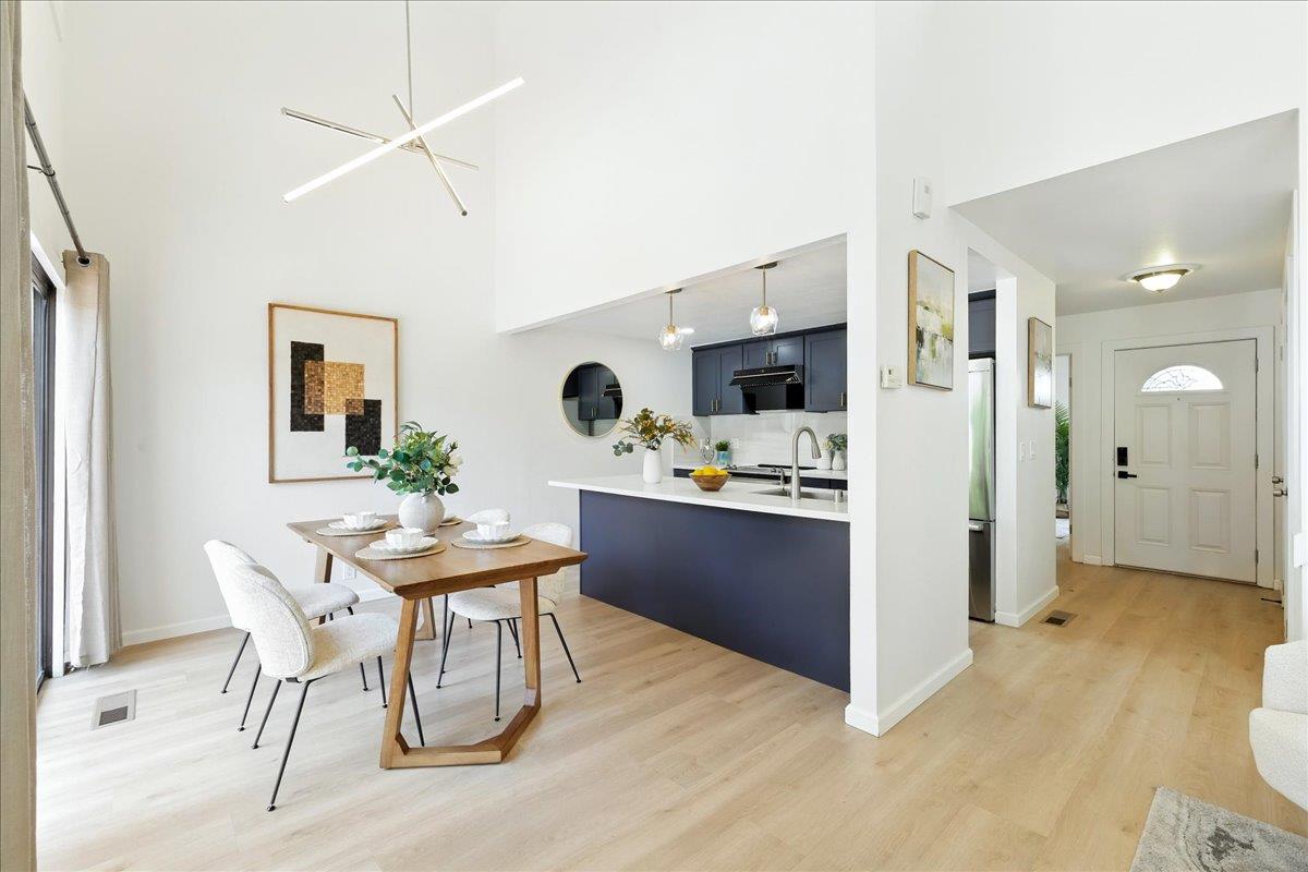 Detail Gallery Image 12 of 49 For 3383 Los Prados St, San Mateo,  CA 94403 - 2 Beds | 2 Baths