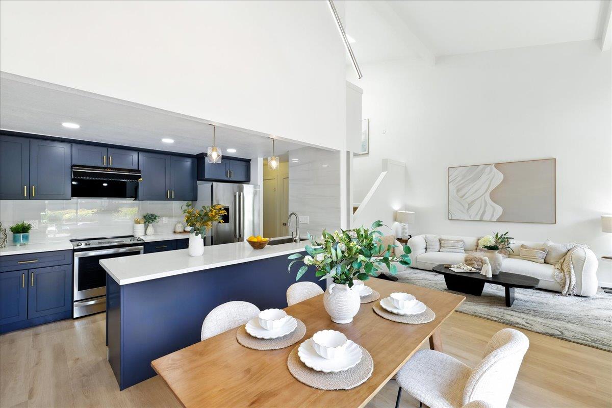Detail Gallery Image 15 of 49 For 3383 Los Prados St, San Mateo,  CA 94403 - 2 Beds | 2 Baths