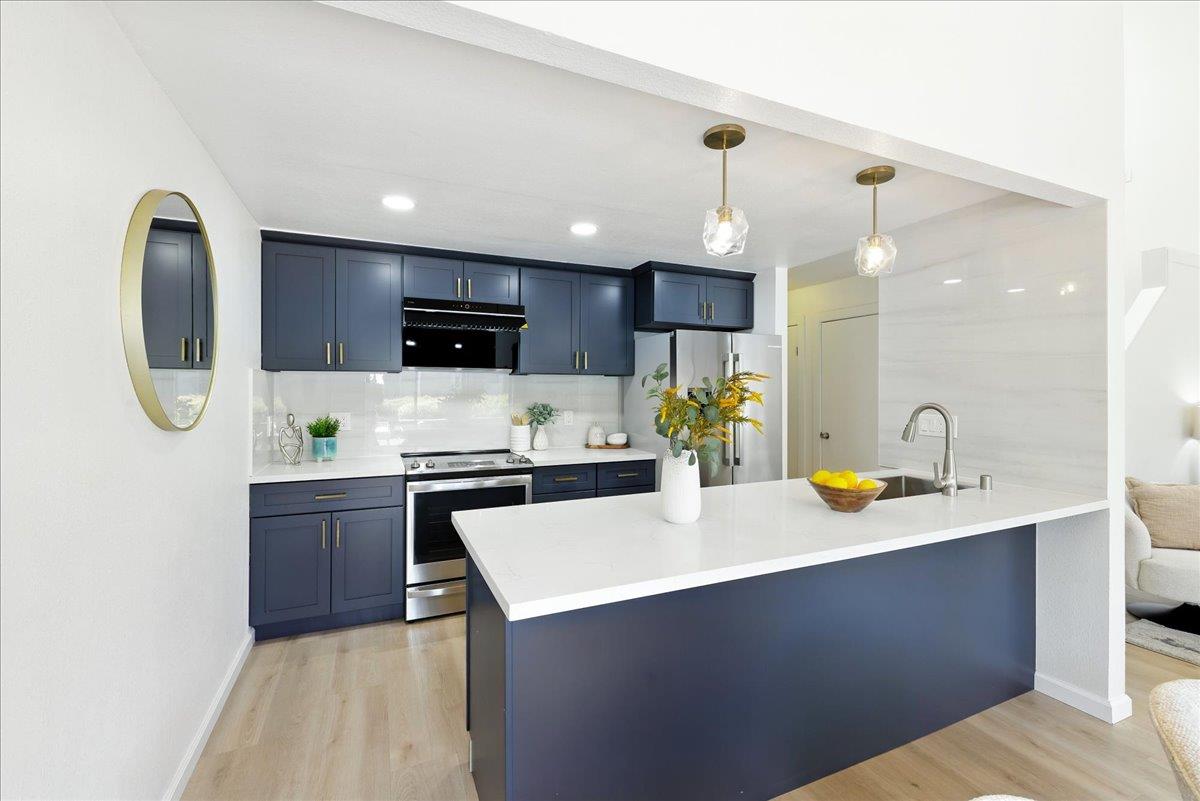 Detail Gallery Image 18 of 49 For 3383 Los Prados St, San Mateo,  CA 94403 - 2 Beds | 2 Baths