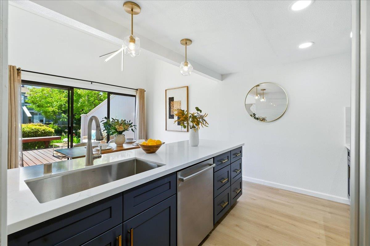 Detail Gallery Image 19 of 49 For 3383 Los Prados St, San Mateo,  CA 94403 - 2 Beds | 2 Baths