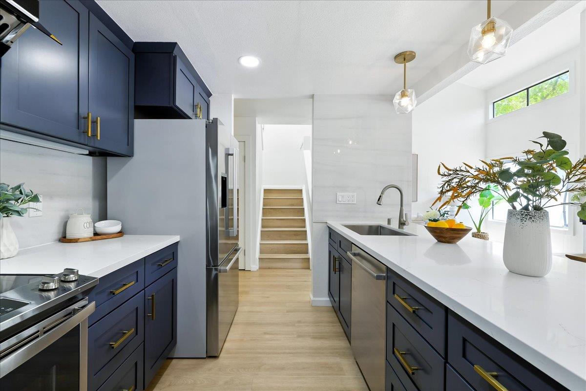 Detail Gallery Image 20 of 49 For 3383 Los Prados St, San Mateo,  CA 94403 - 2 Beds | 2 Baths