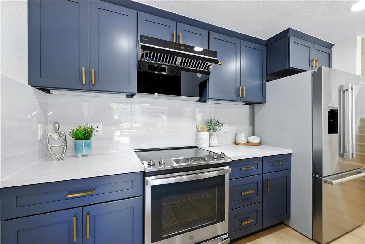 Detail Gallery Image 21 of 49 For 3383 Los Prados St, San Mateo,  CA 94403 - 2 Beds | 2 Baths