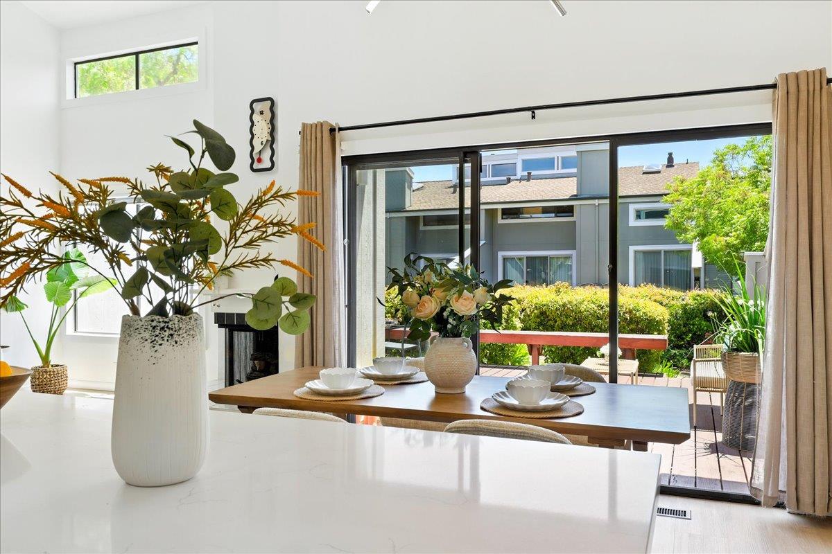 Detail Gallery Image 22 of 49 For 3383 Los Prados St, San Mateo,  CA 94403 - 2 Beds | 2 Baths