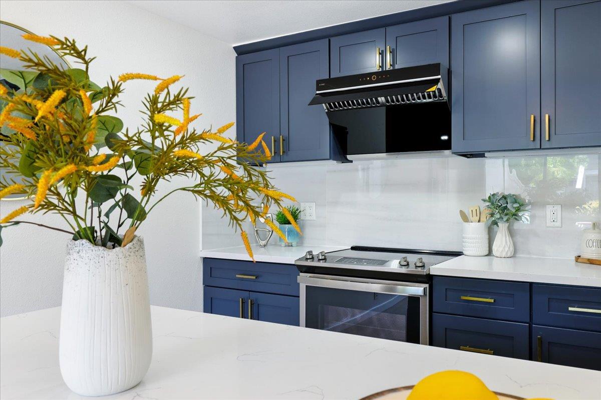Detail Gallery Image 23 of 49 For 3383 Los Prados St, San Mateo,  CA 94403 - 2 Beds | 2 Baths