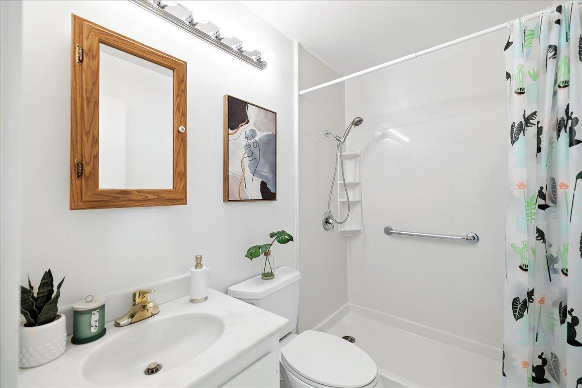 Detail Gallery Image 24 of 49 For 3383 Los Prados St, San Mateo,  CA 94403 - 2 Beds | 2 Baths