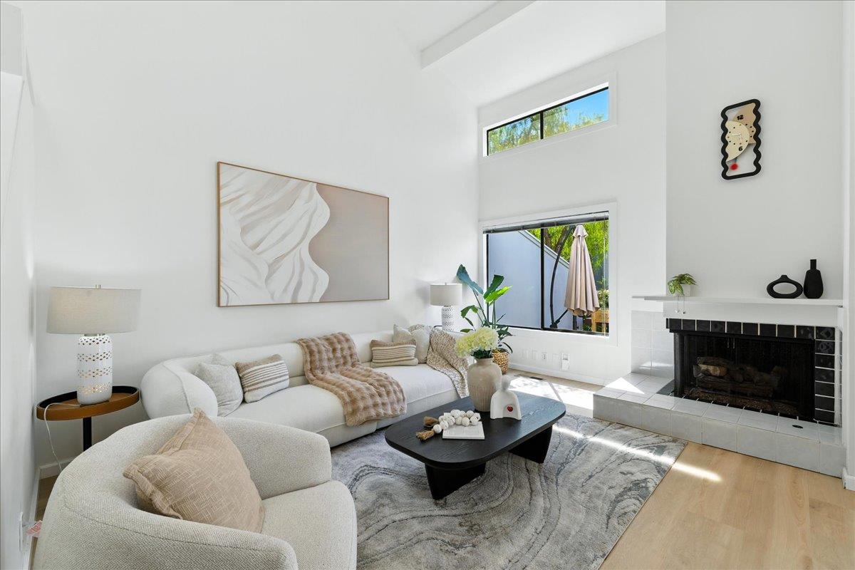 Detail Gallery Image 5 of 49 For 3383 Los Prados St, San Mateo,  CA 94403 - 2 Beds | 2 Baths