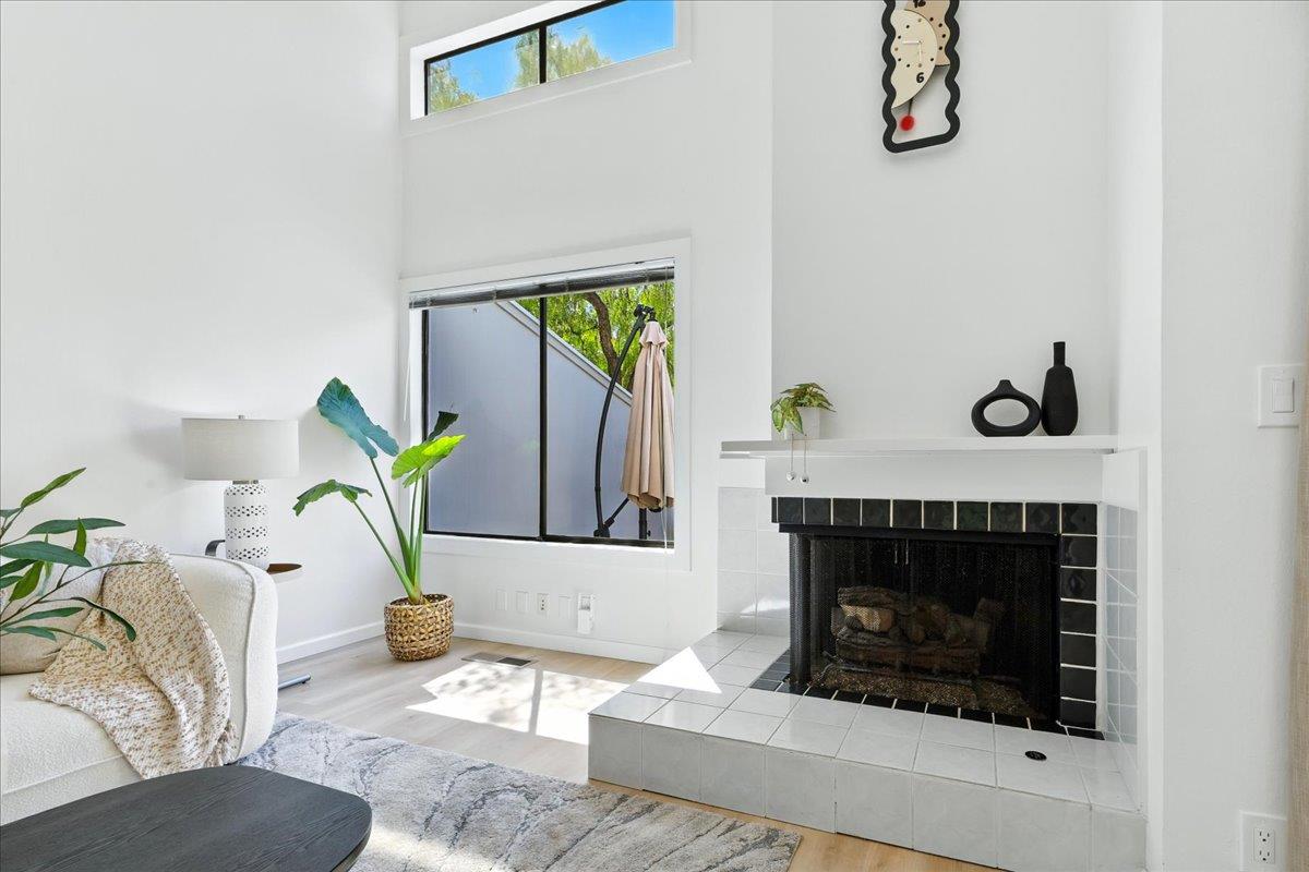 Detail Gallery Image 6 of 49 For 3383 Los Prados St, San Mateo,  CA 94403 - 2 Beds | 2 Baths