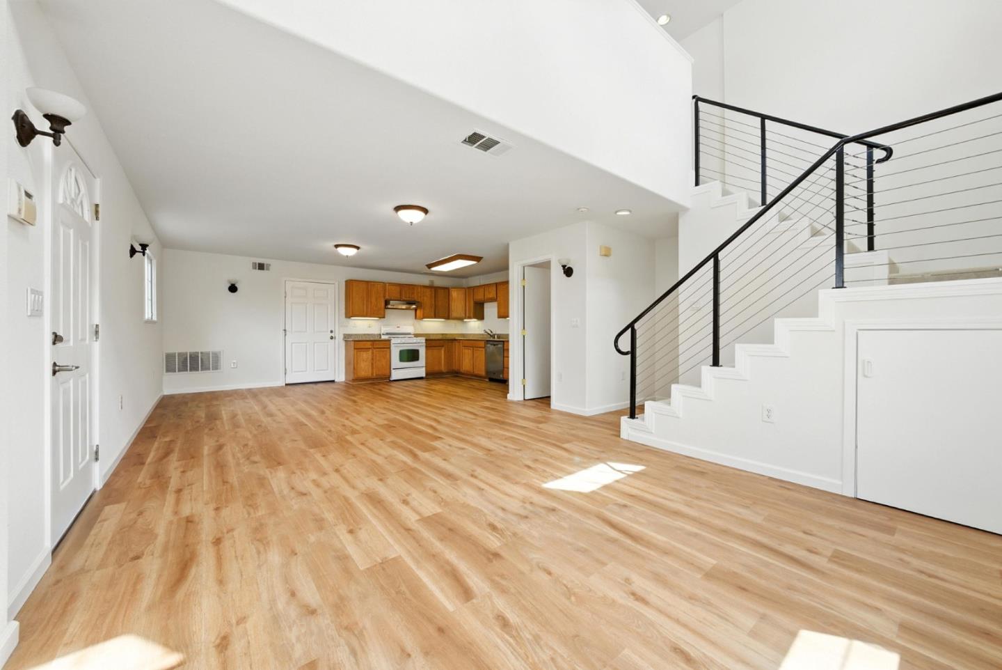 Detail Gallery Image 7 of 31 For 2930 Magnolia St, Emeryville,  CA 94608 - 1 Beds | 1/1 Baths