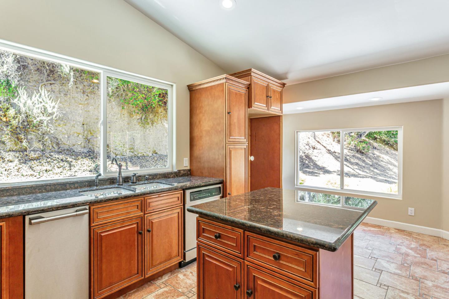 Detail Gallery Image 15 of 48 For 60 Toyon Way, Carmel Valley,  CA 93924 - 3 Beds | 3 Baths