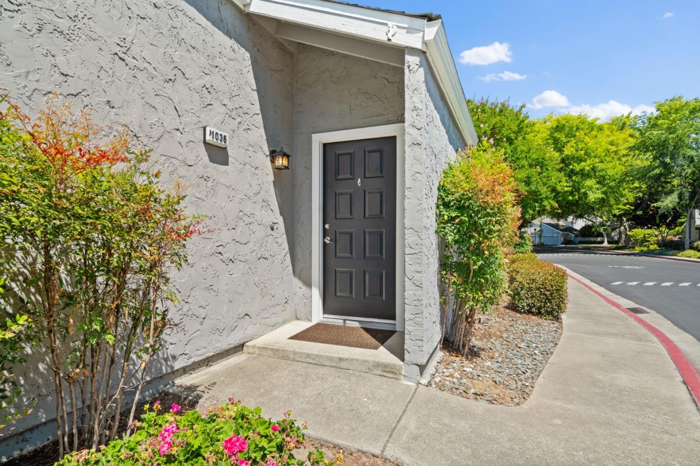 Detail Gallery Image 2 of 48 For 1036 Cumberland Pl, San Jose,  CA 95125 - 2 Beds | 2 Baths