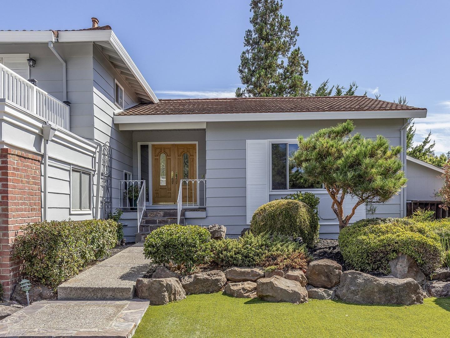 Detail Gallery Image 3 of 31 For 1312 Glen Haven Dr, San Jose,  CA 95129 - 4 Beds | 3 Baths