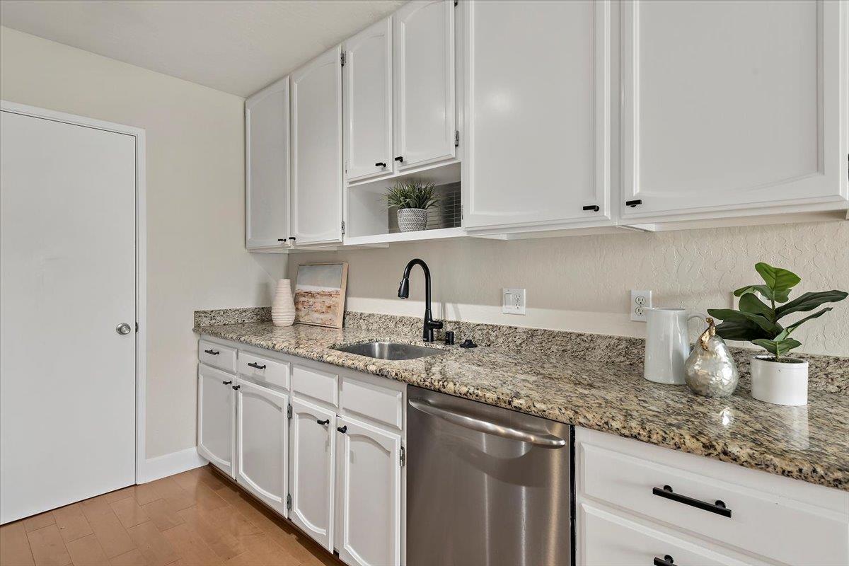 Detail Gallery Image 10 of 23 For 444 Cypress Ave, Half Moon Bay,  CA 94019 - 2 Beds | 2 Baths