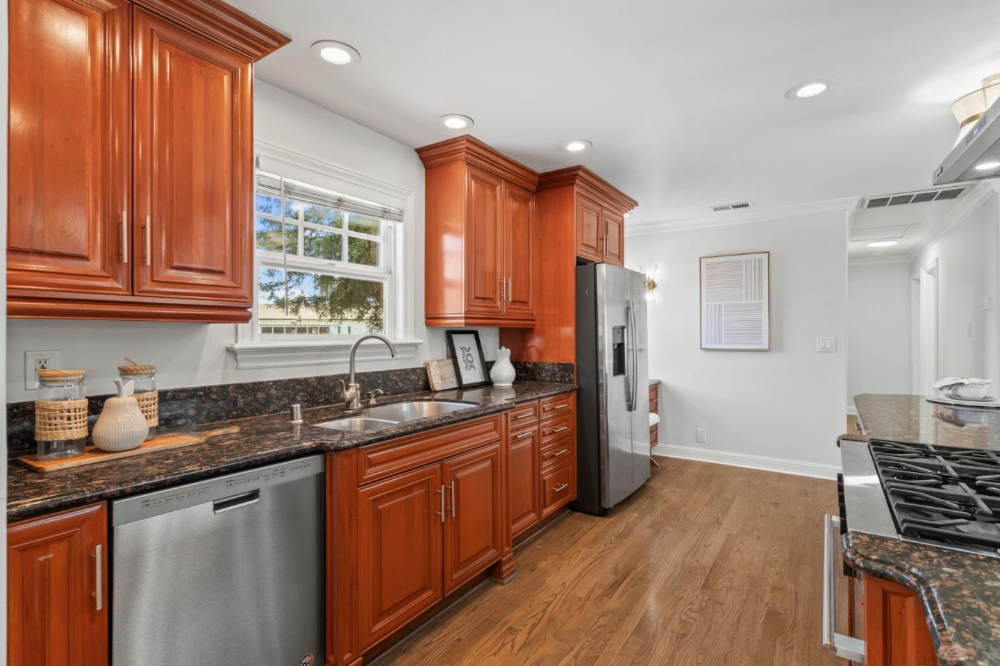 Detail Gallery Image 14 of 49 For 15670 Woodard Rd, San Jose,  CA 95124 - 4 Beds | 3 Baths