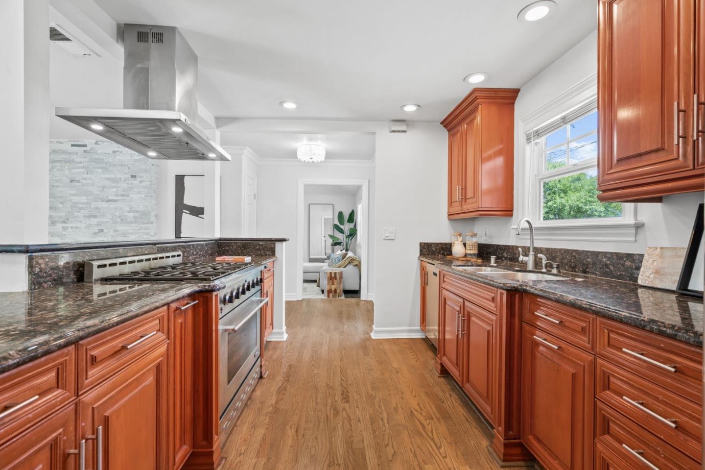 Detail Gallery Image 18 of 49 For 15670 Woodard Rd, San Jose,  CA 95124 - 4 Beds | 3 Baths