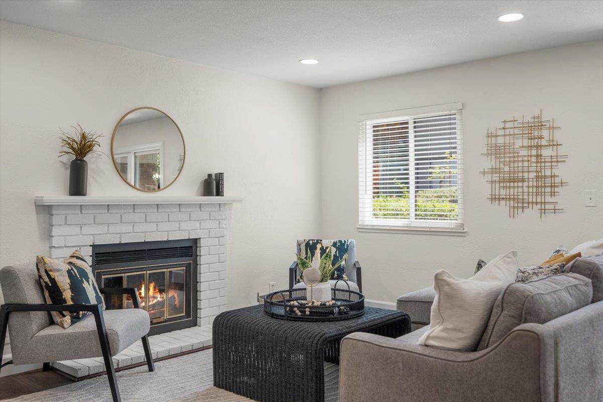 Detail Gallery Image 2 of 27 For 1305 La Terrace Cir, San Jose,  CA 95123 - 2 Beds | 1 Baths