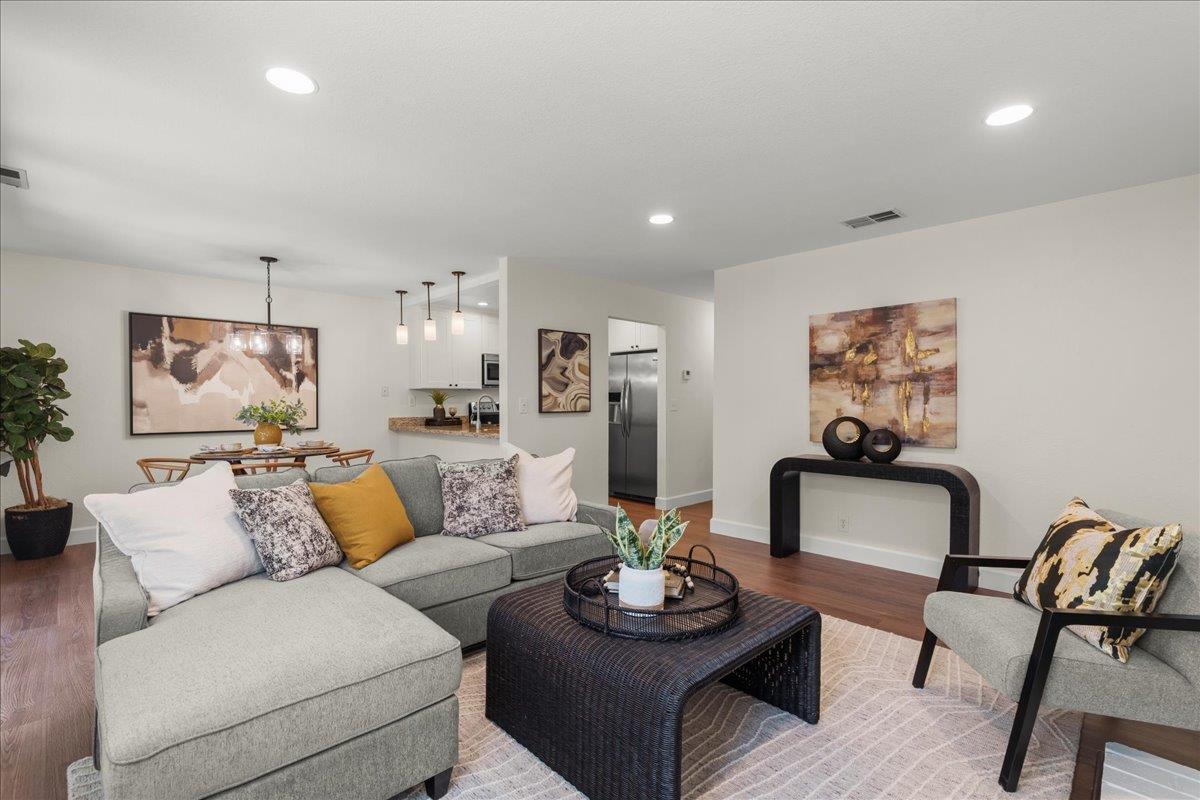 Detail Gallery Image 3 of 27 For 1305 La Terrace Cir, San Jose,  CA 95123 - 2 Beds | 1 Baths