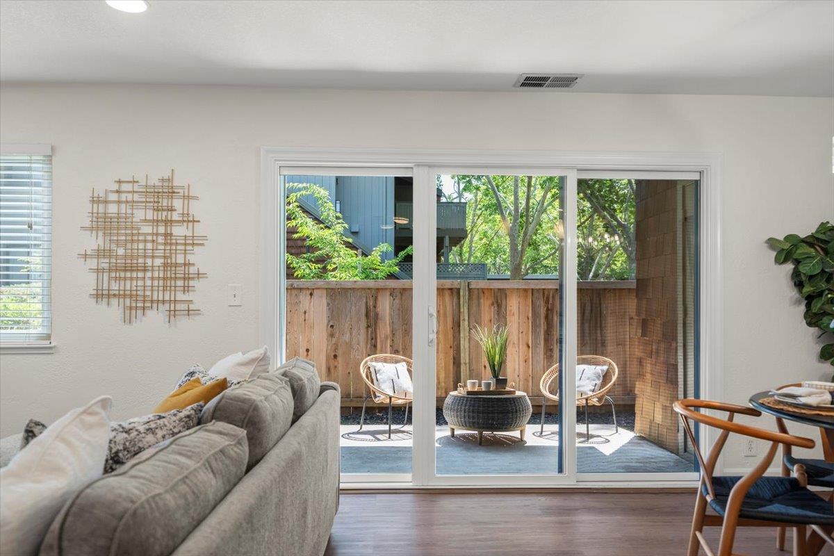 Detail Gallery Image 5 of 27 For 1305 La Terrace Cir, San Jose,  CA 95123 - 2 Beds | 1 Baths