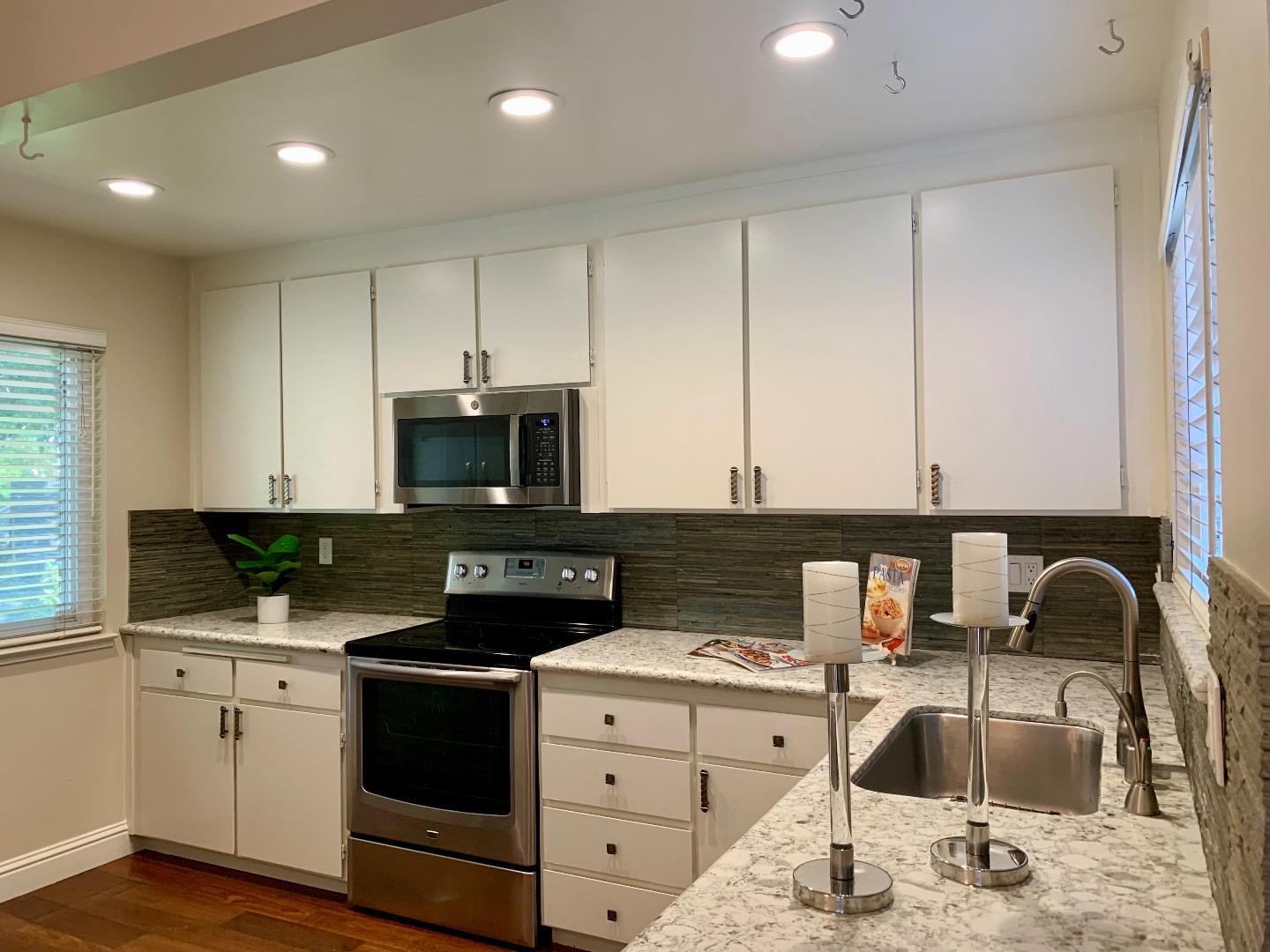 Detail Gallery Image 29 of 45 For 2128 Canoas Garden Ave #D,  San Jose,  CA 95125 - 2 Beds | 1/1 Baths