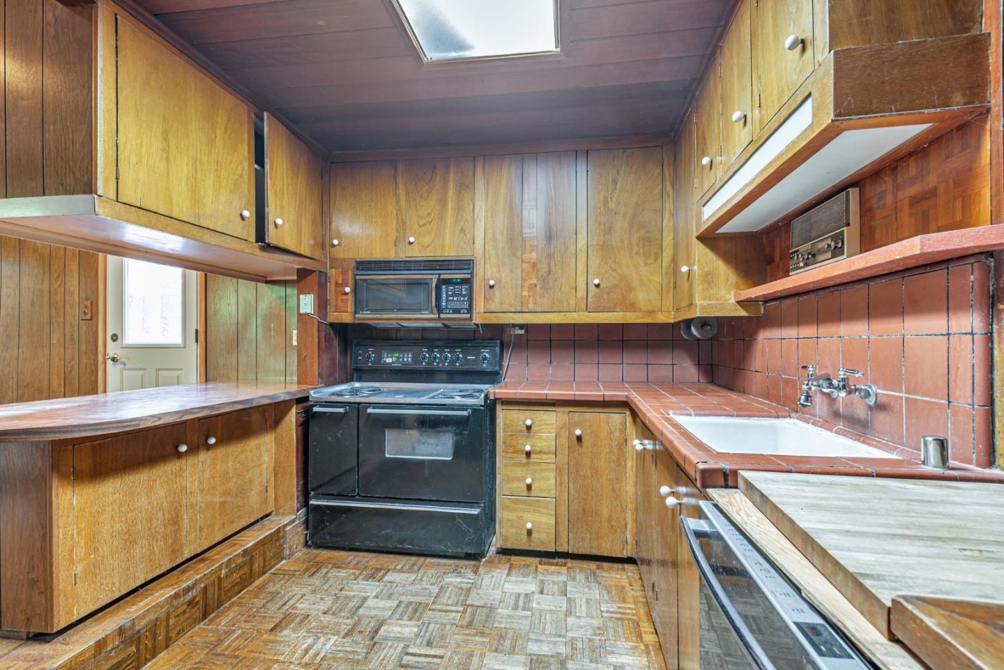 Detail Gallery Image 13 of 19 For 1036 Almanor Ave, Menlo Park,  CA 94025 - 3 Beds | 2 Baths