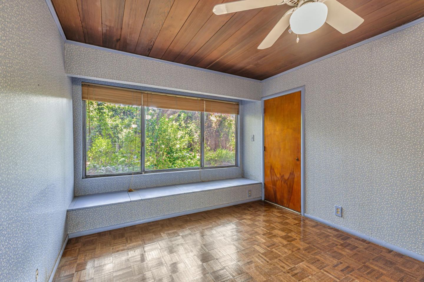Detail Gallery Image 16 of 19 For 1036 Almanor Ave, Menlo Park,  CA 94025 - 3 Beds | 2 Baths