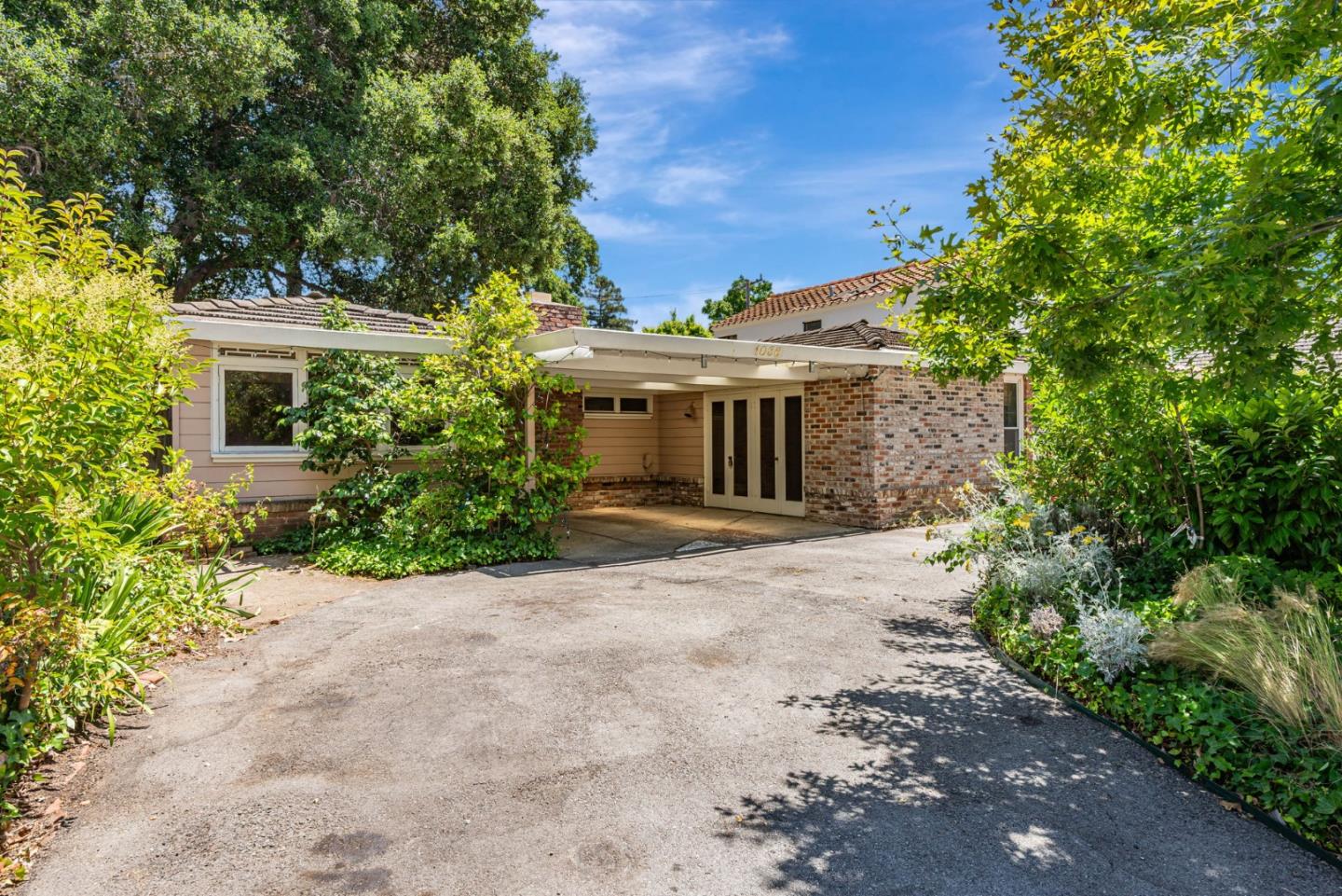 Detail Gallery Image 3 of 19 For 1036 Almanor Ave, Menlo Park,  CA 94025 - 3 Beds | 2 Baths