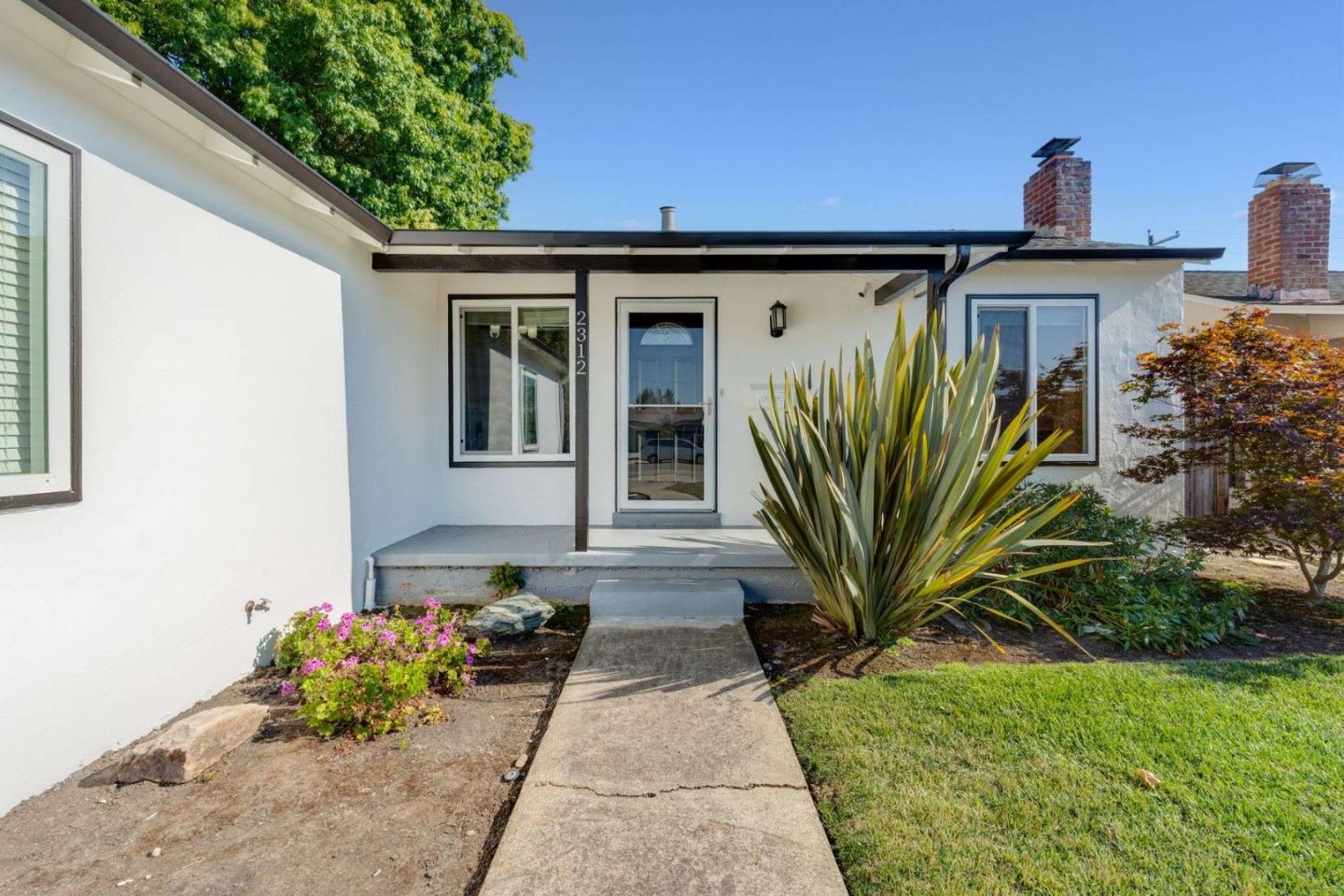 Detail Gallery Image 4 of 31 For 2312 Woodland Ave, San Jose,  CA 95128 - 3 Beds | 1 Baths