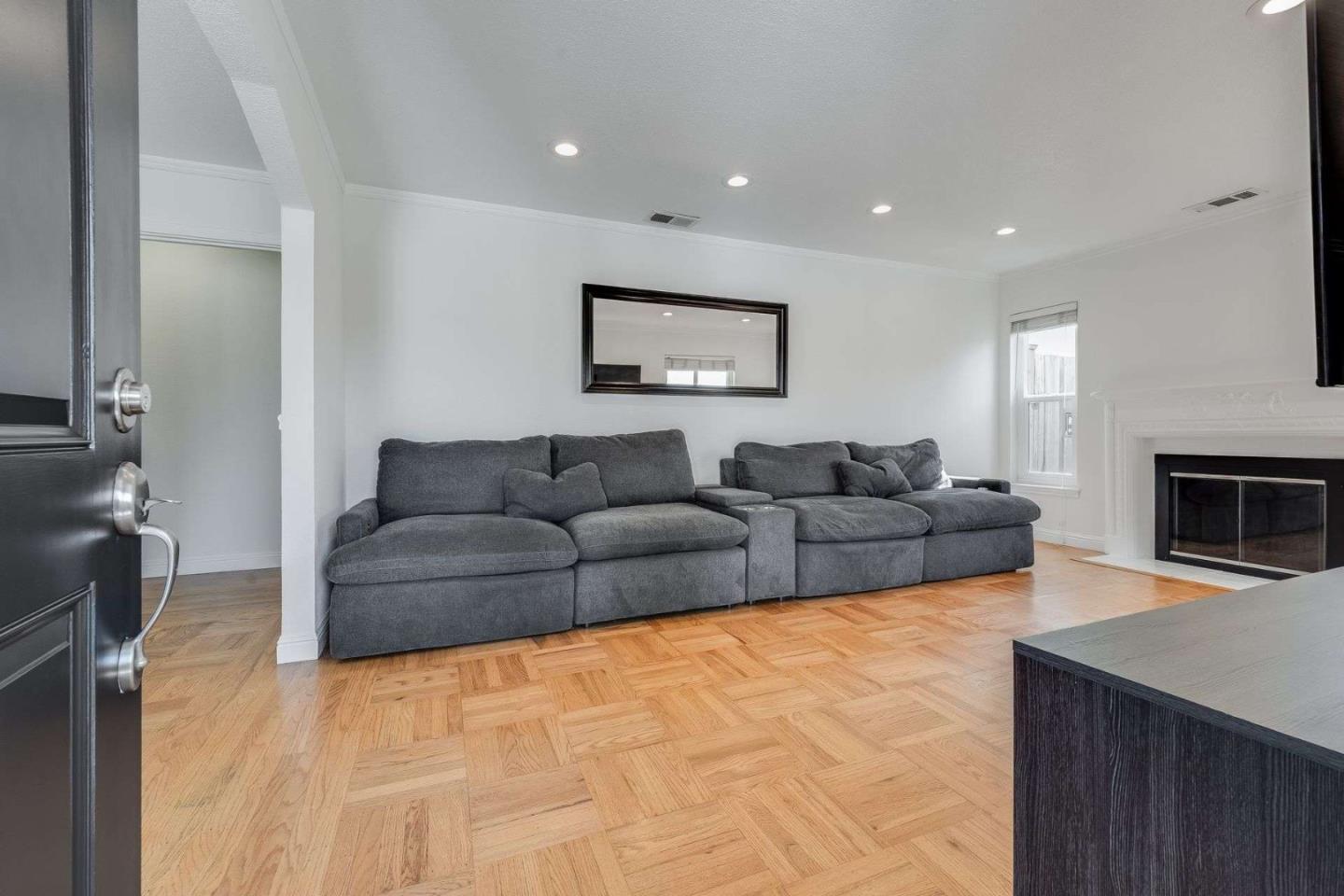 Detail Gallery Image 5 of 31 For 2312 Woodland Ave, San Jose,  CA 95128 - 3 Beds | 1 Baths