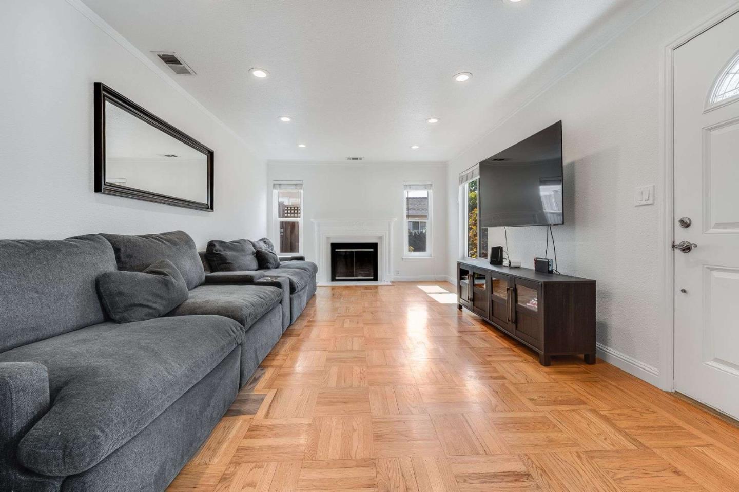 Detail Gallery Image 6 of 31 For 2312 Woodland Ave, San Jose,  CA 95128 - 3 Beds | 1 Baths