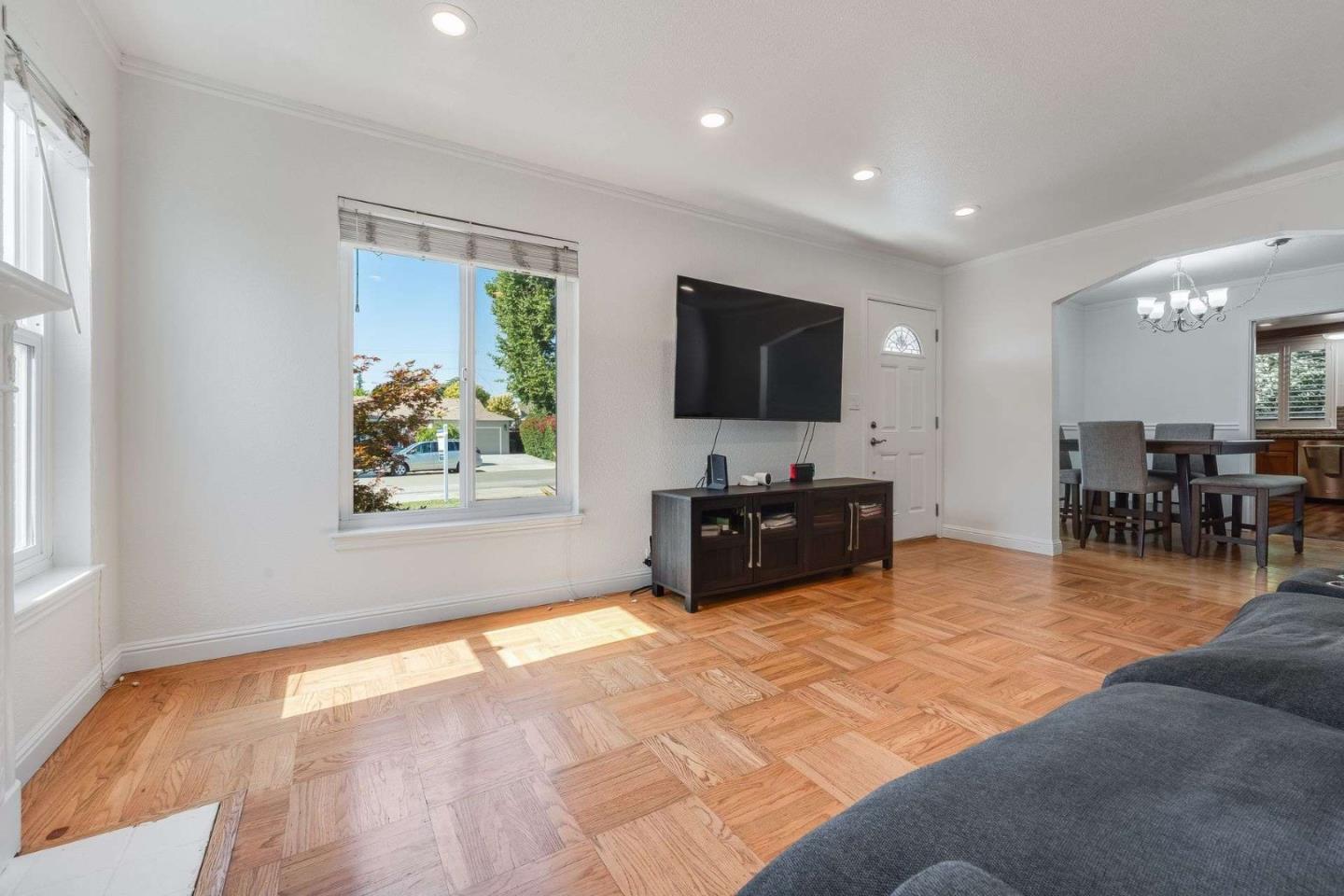 Detail Gallery Image 7 of 31 For 2312 Woodland Ave, San Jose,  CA 95128 - 3 Beds | 1 Baths