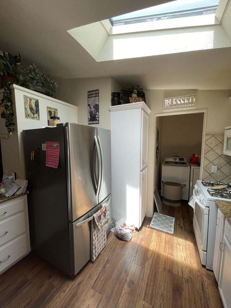 Detail Gallery Image 3 of 13 For 1505 La Perla Dr, Modesto,  CA 95357 - 2 Beds | 2 Baths