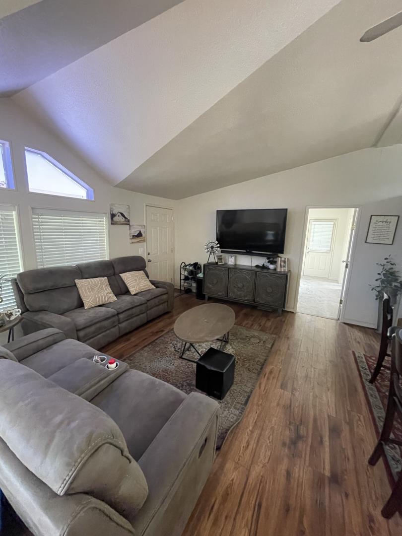 Detail Gallery Image 5 of 13 For 1505 La Perla Dr, Modesto,  CA 95357 - 2 Beds | 2 Baths