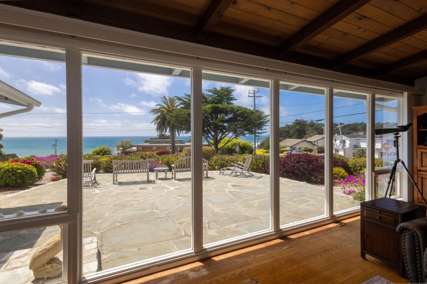 Detail Gallery Image 3 of 28 For 816 Park Ave, Moss Beach,  CA 94038 - 3 Beds | 2 Baths