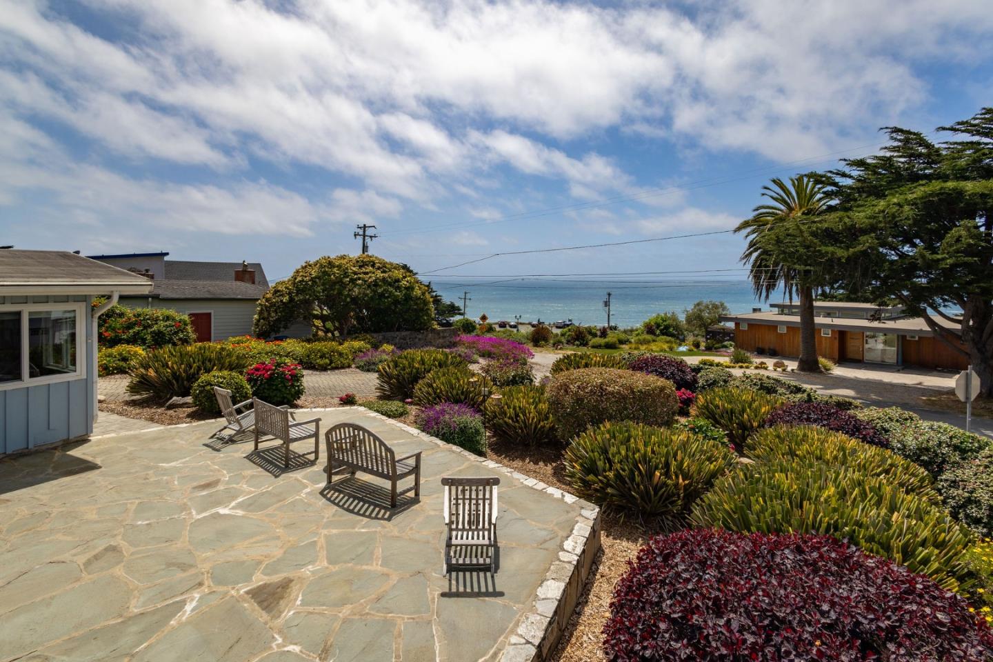 Detail Gallery Image 9 of 28 For 816 Park Ave, Moss Beach,  CA 94038 - 3 Beds | 2 Baths