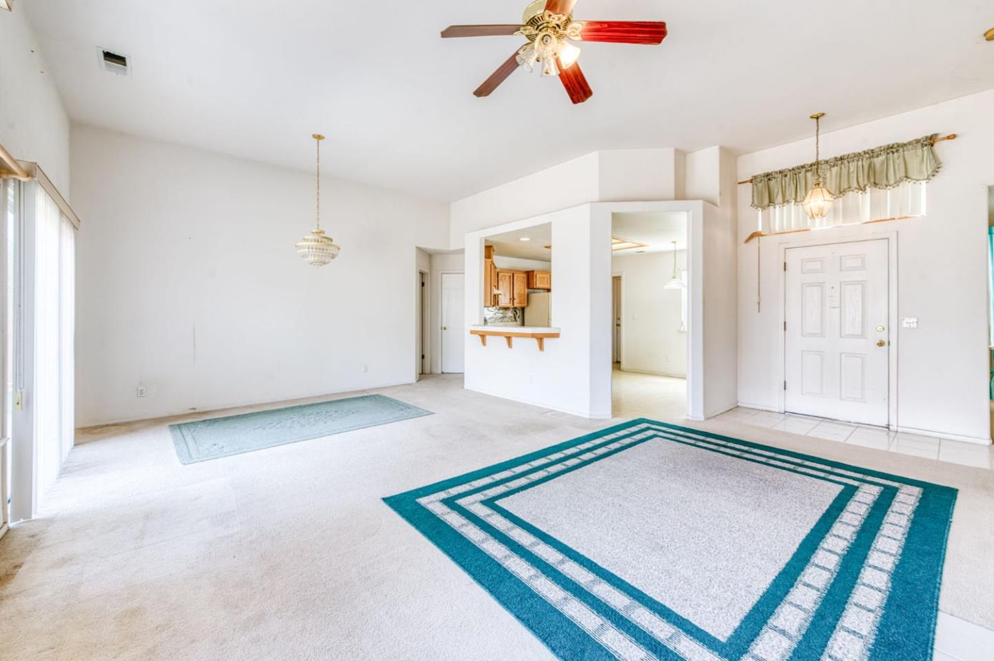 Detail Gallery Image 12 of 35 For 2670 N Katy Ave, Fresno,  CA 93722 - 4 Beds | 2 Baths