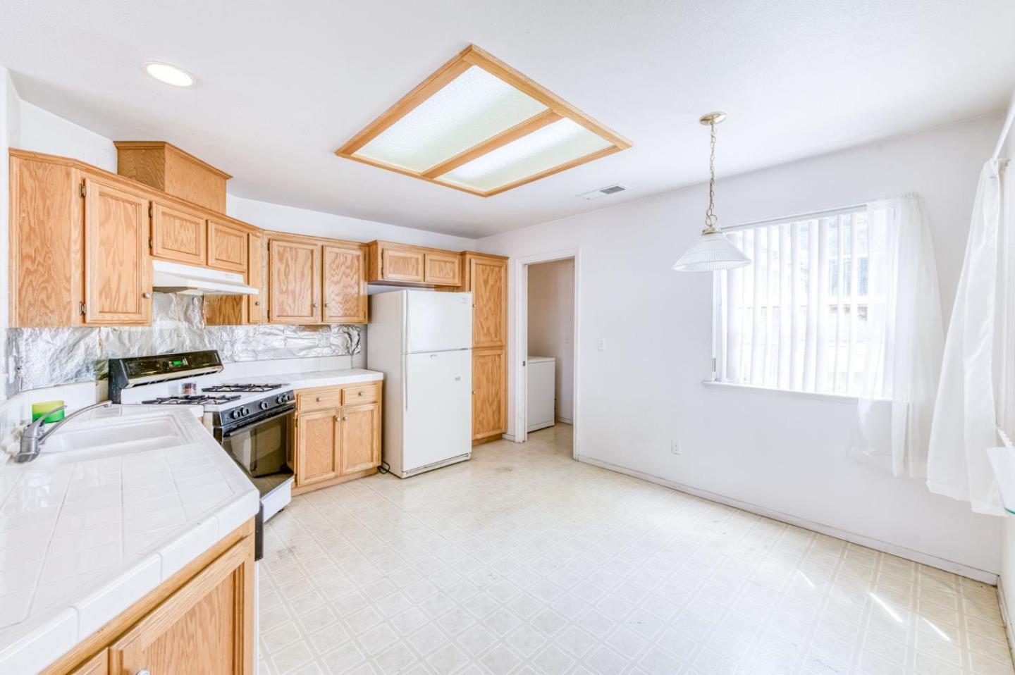 Detail Gallery Image 13 of 35 For 2670 N Katy Ave, Fresno,  CA 93722 - 4 Beds | 2 Baths