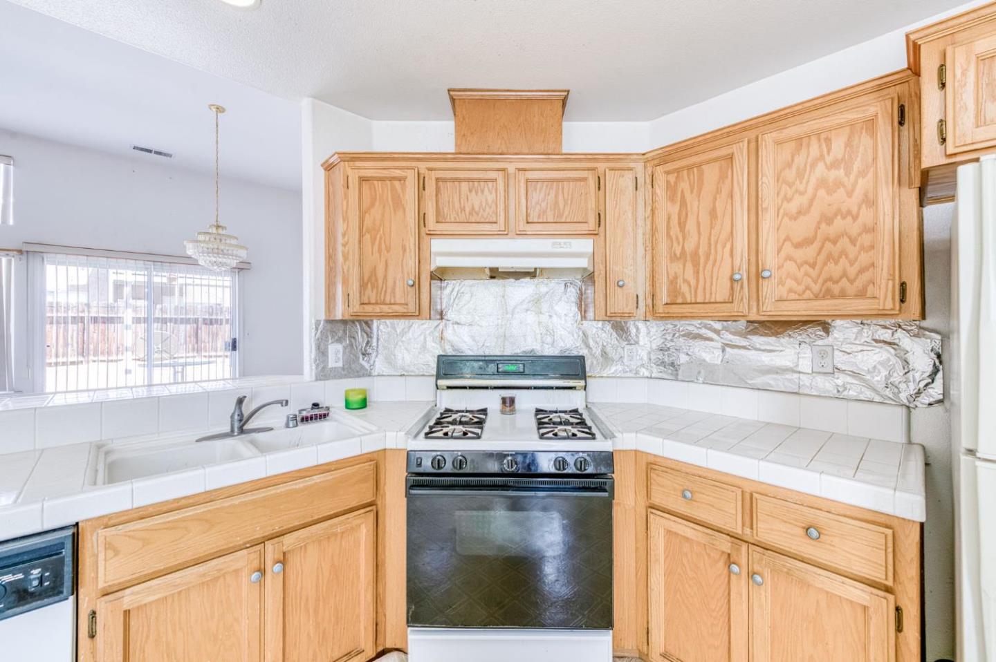 Detail Gallery Image 15 of 35 For 2670 N Katy Ave, Fresno,  CA 93722 - 4 Beds | 2 Baths