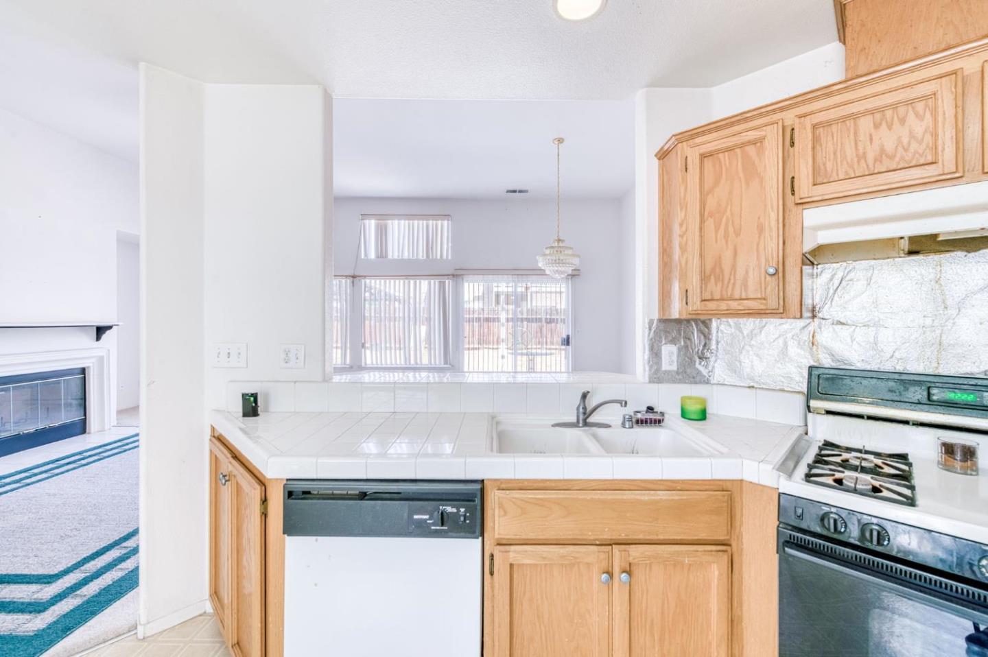 Detail Gallery Image 16 of 35 For 2670 N Katy Ave, Fresno,  CA 93722 - 4 Beds | 2 Baths