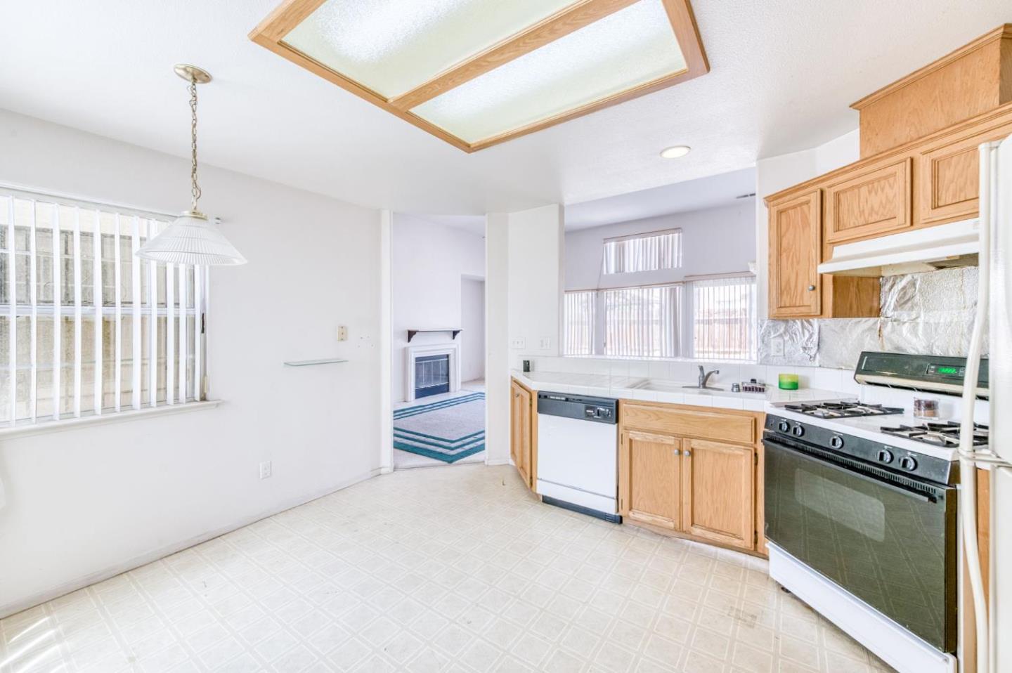 Detail Gallery Image 17 of 35 For 2670 N Katy Ave, Fresno,  CA 93722 - 4 Beds | 2 Baths