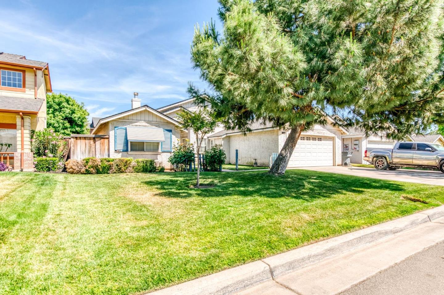 Detail Gallery Image 3 of 35 For 2670 N Katy Ave, Fresno,  CA 93722 - 4 Beds | 2 Baths