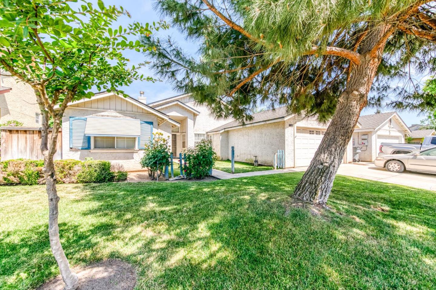 Detail Gallery Image 4 of 35 For 2670 N Katy Ave, Fresno,  CA 93722 - 4 Beds | 2 Baths