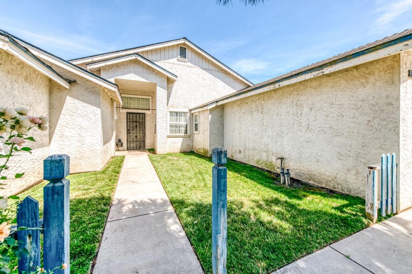 Detail Gallery Image 5 of 35 For 2670 N Katy Ave, Fresno,  CA 93722 - 4 Beds | 2 Baths