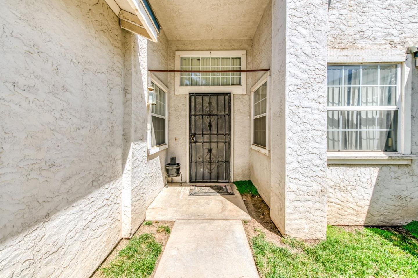 Detail Gallery Image 6 of 35 For 2670 N Katy Ave, Fresno,  CA 93722 - 4 Beds | 2 Baths