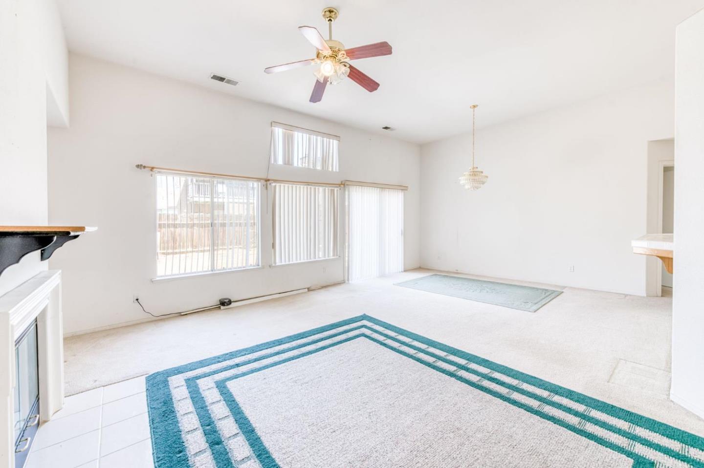 Detail Gallery Image 9 of 35 For 2670 N Katy Ave, Fresno,  CA 93722 - 4 Beds | 2 Baths