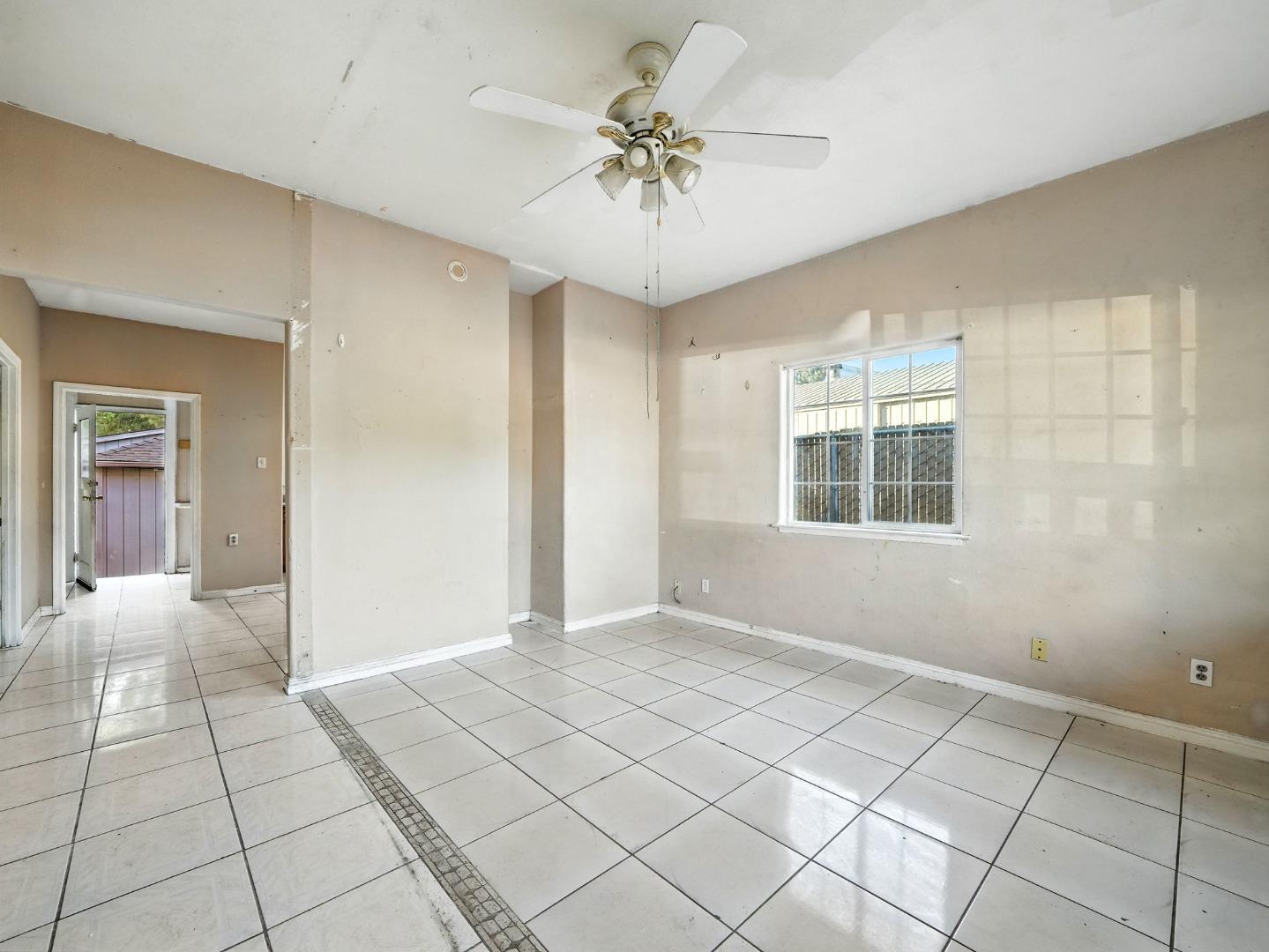 Detail Gallery Image 4 of 28 For 37 Union St, San Jose,  CA 95110 - – Beds | – Baths