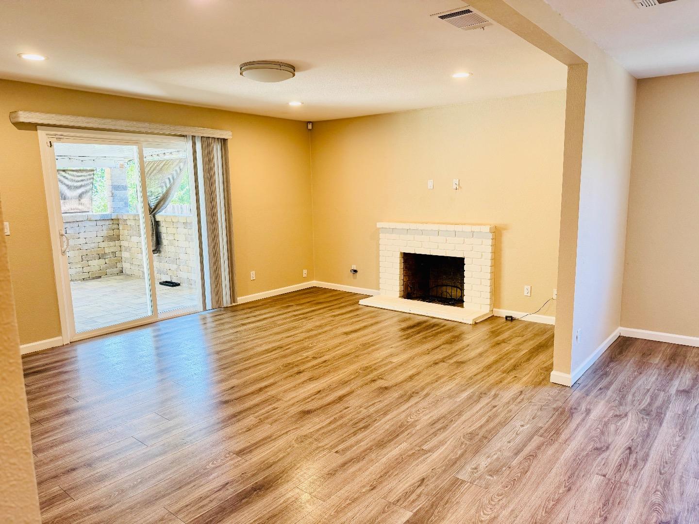 Detail Gallery Image 10 of 28 For 1209 Loyola Way, Vallejo,  CA 94589 - 4 Beds | 2 Baths