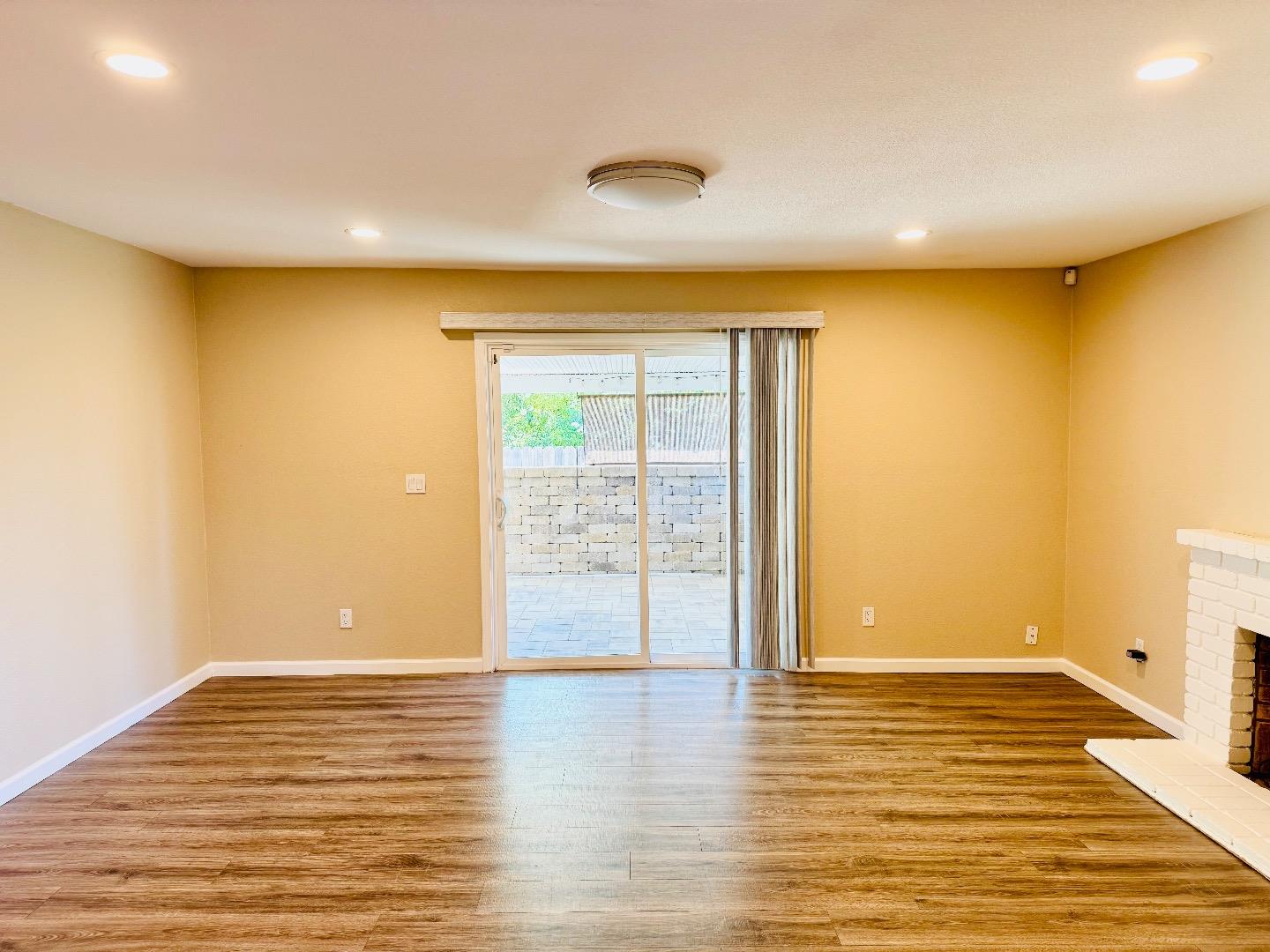 Detail Gallery Image 11 of 28 For 1209 Loyola Way, Vallejo,  CA 94589 - 4 Beds | 2 Baths