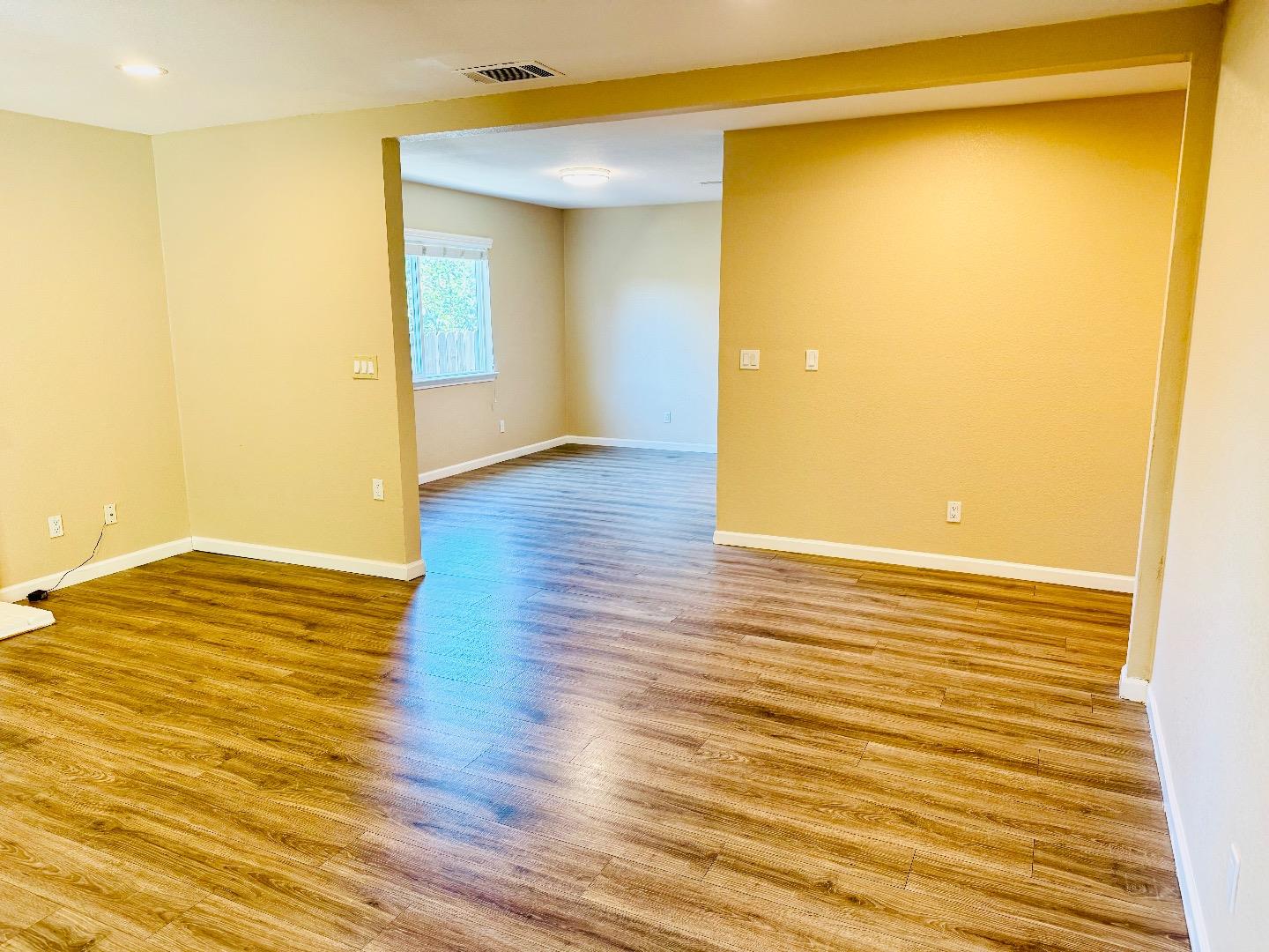 Detail Gallery Image 12 of 28 For 1209 Loyola Way, Vallejo,  CA 94589 - 4 Beds | 2 Baths