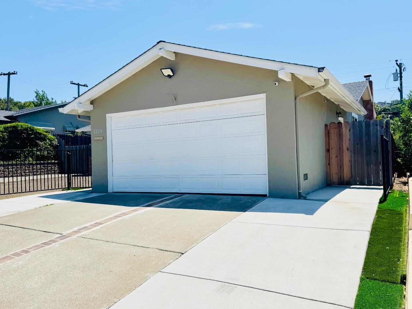 Detail Gallery Image 3 of 28 For 1209 Loyola Way, Vallejo,  CA 94589 - 4 Beds | 2 Baths