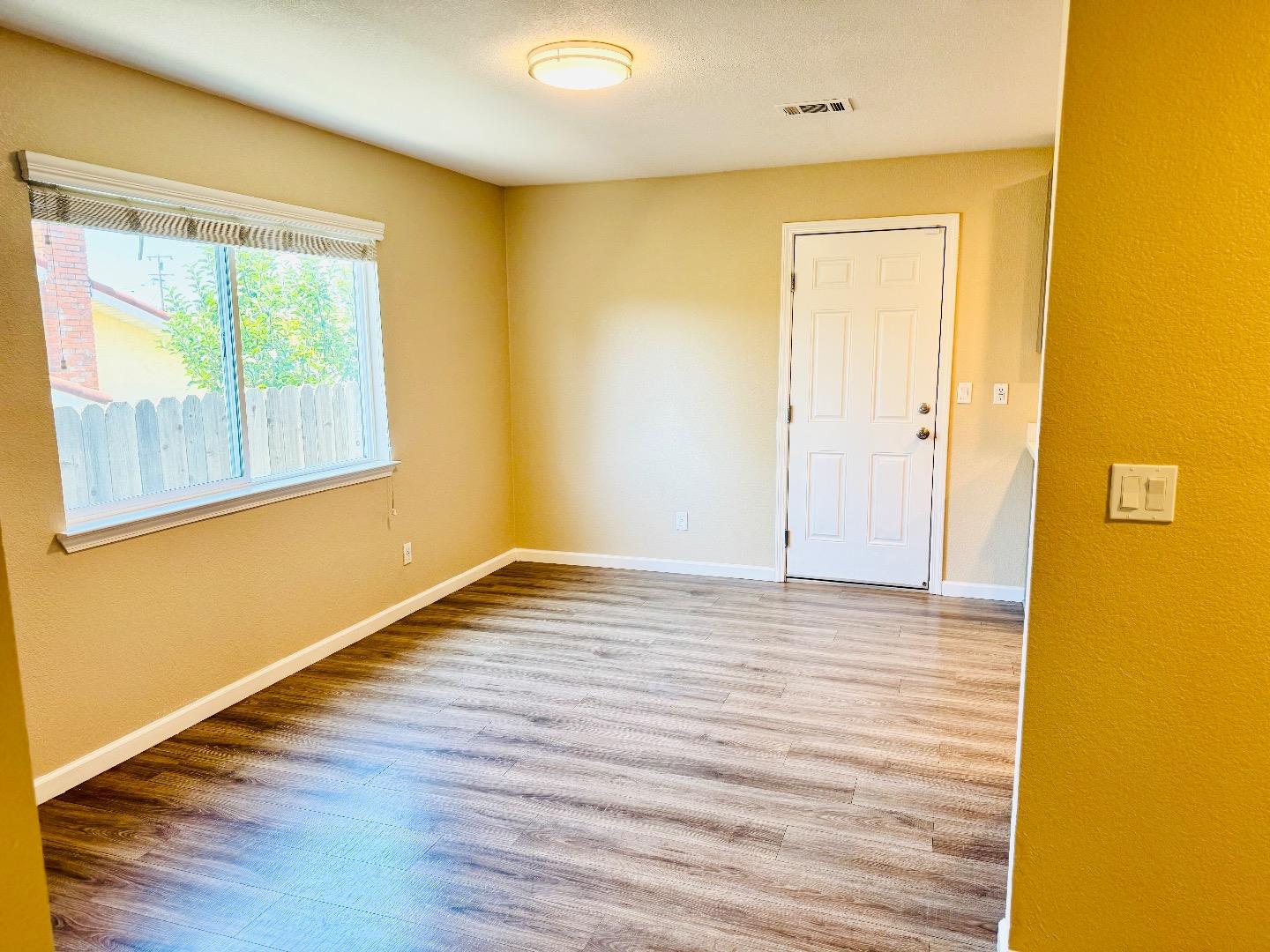 Detail Gallery Image 8 of 28 For 1209 Loyola Way, Vallejo,  CA 94589 - 4 Beds | 2 Baths